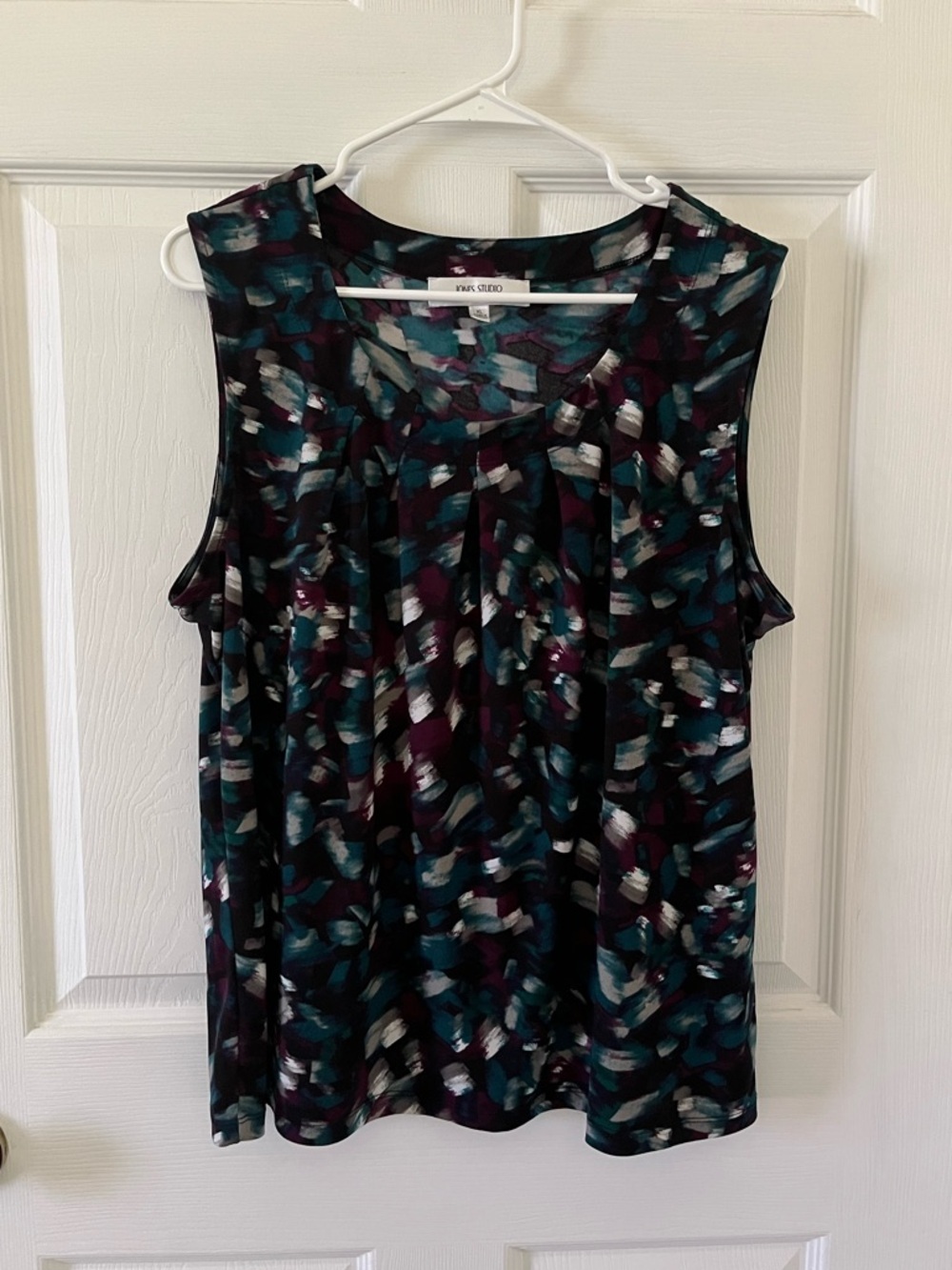 Jones Studio Black, Blue, and Purple Sleeveless Blouse